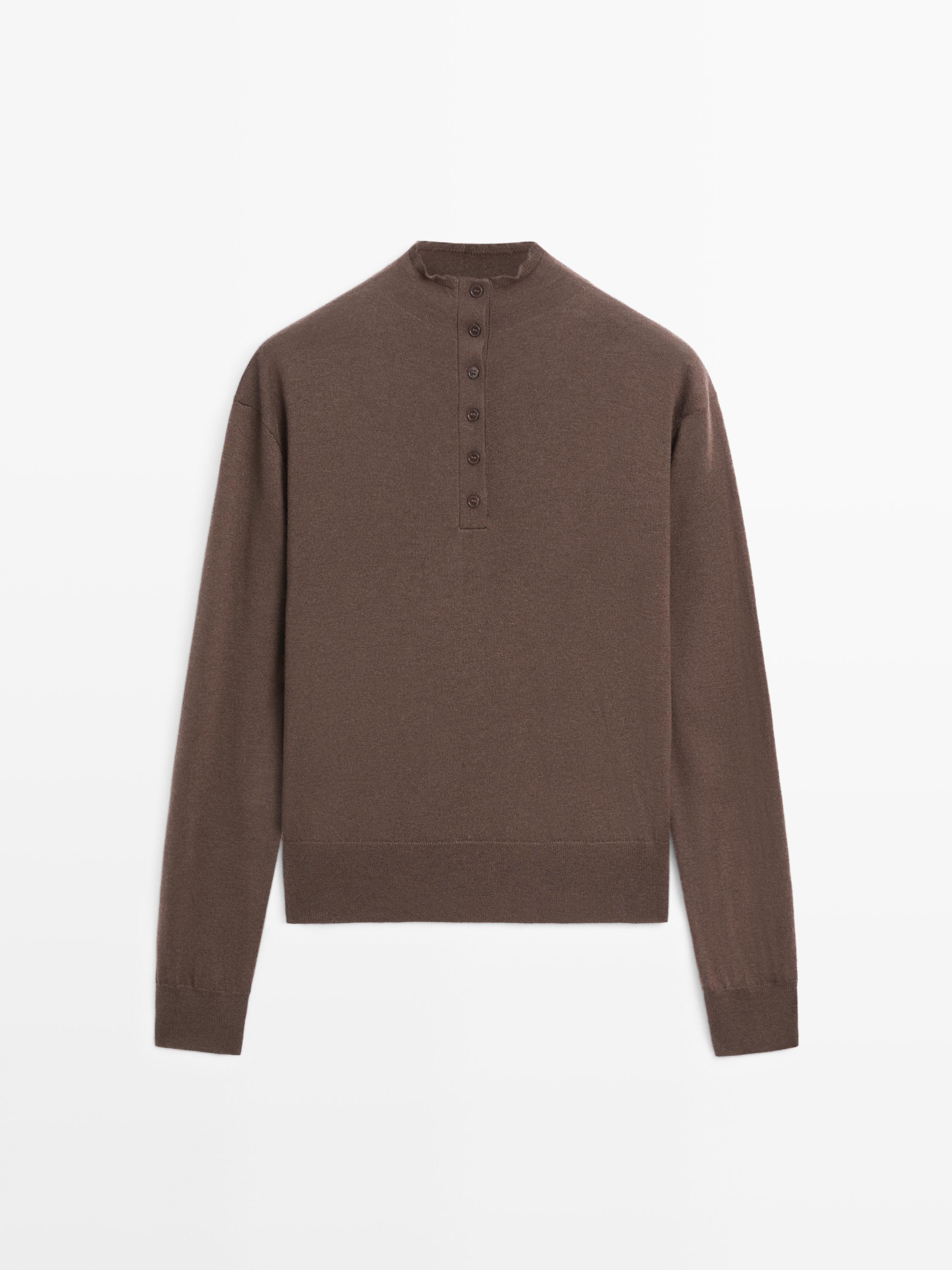 Pull à col montant boutonné